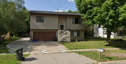Building Photo - 908 Sandusky Dr