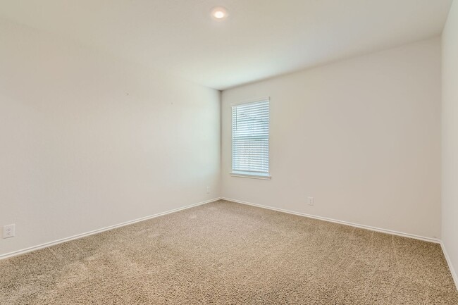 Building Photo - HALF OFF First Month Rent located near Lac...