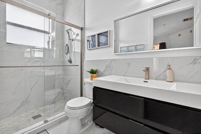 Building Photo - 4700 SW 160th Ave