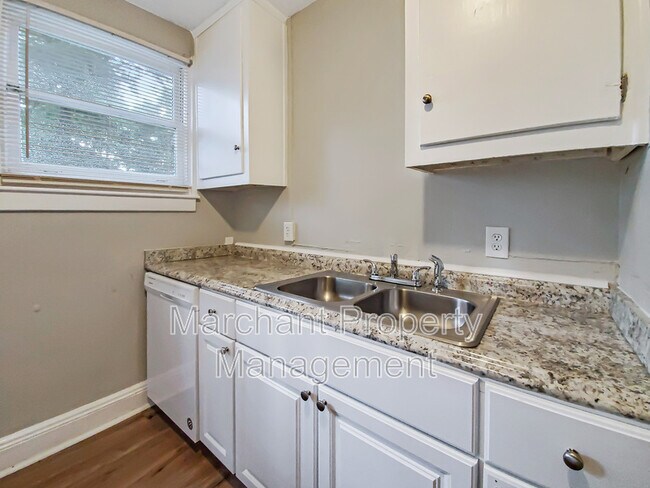 Building Photo - 4 Brookforest Dr