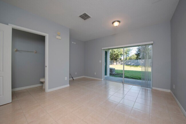 Building Photo - 2 Bedroom /2.5 bathrooms Town House. Just few minutes from Medical City.