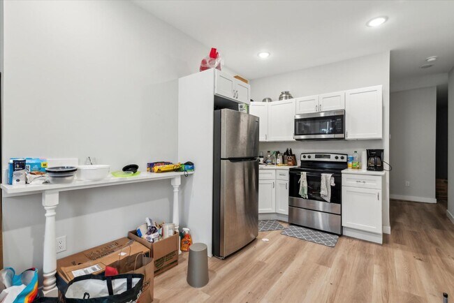 Building Photo - 649 N 33rd St