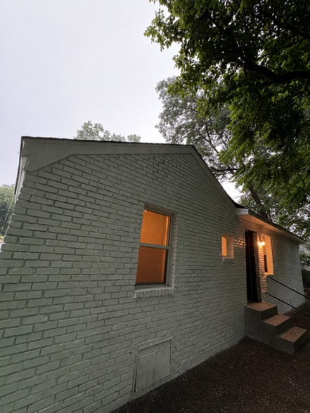 Building Photo - 964 Brower St