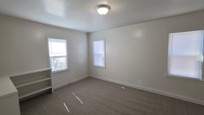 Building Photo - Spacious, Fresh, and Ready for Your Style: 3 Bed 2 Bath