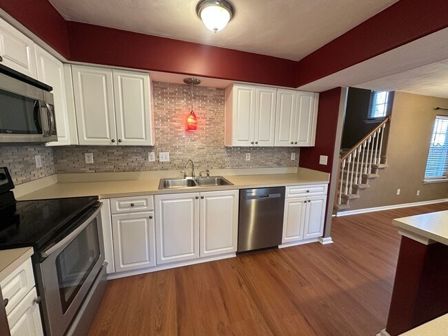 Building Photo - 123 Locust Ln