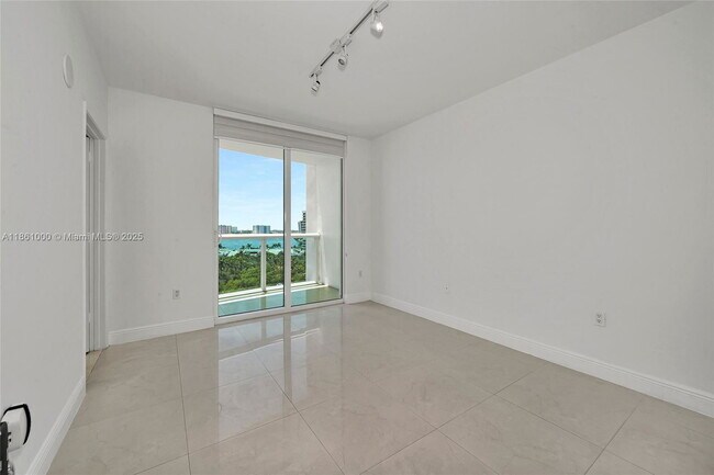 Building Photo - 19400 Turnberry Way