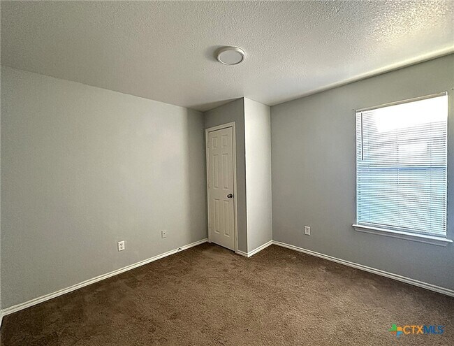 Building Photo - 2710 Ashley Dr