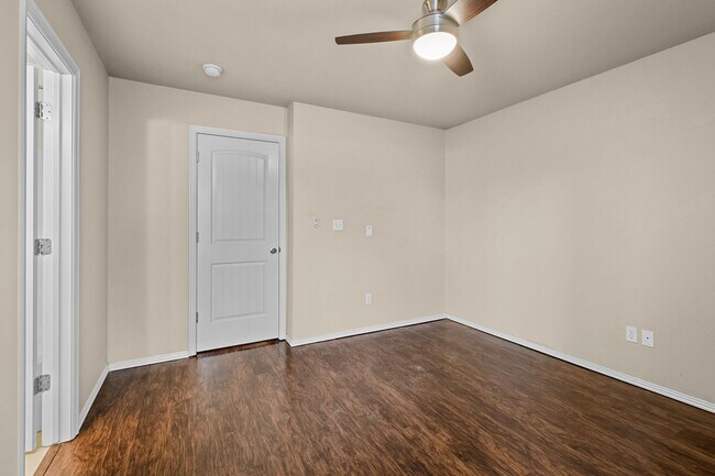 Building Photo - Wonderful two-story house