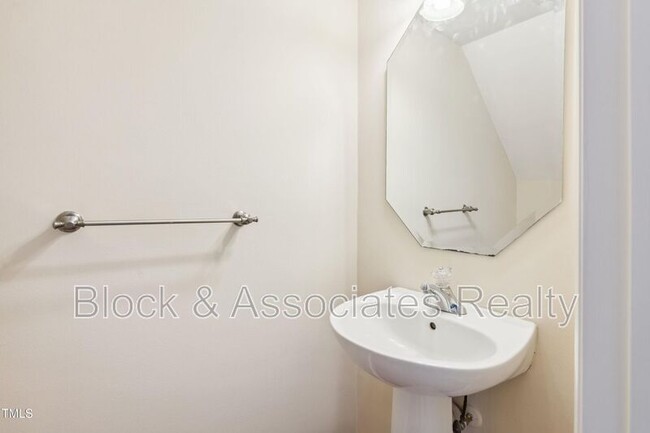 Building Photo - 2129 Ventana Ln