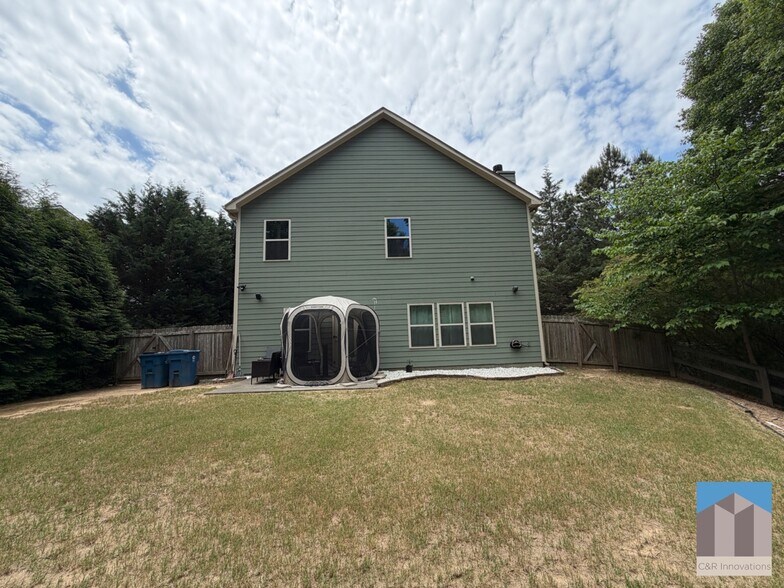 Building Photo - 838 Pine Ln