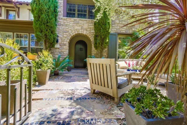 Building Photo - 11 Saraceno