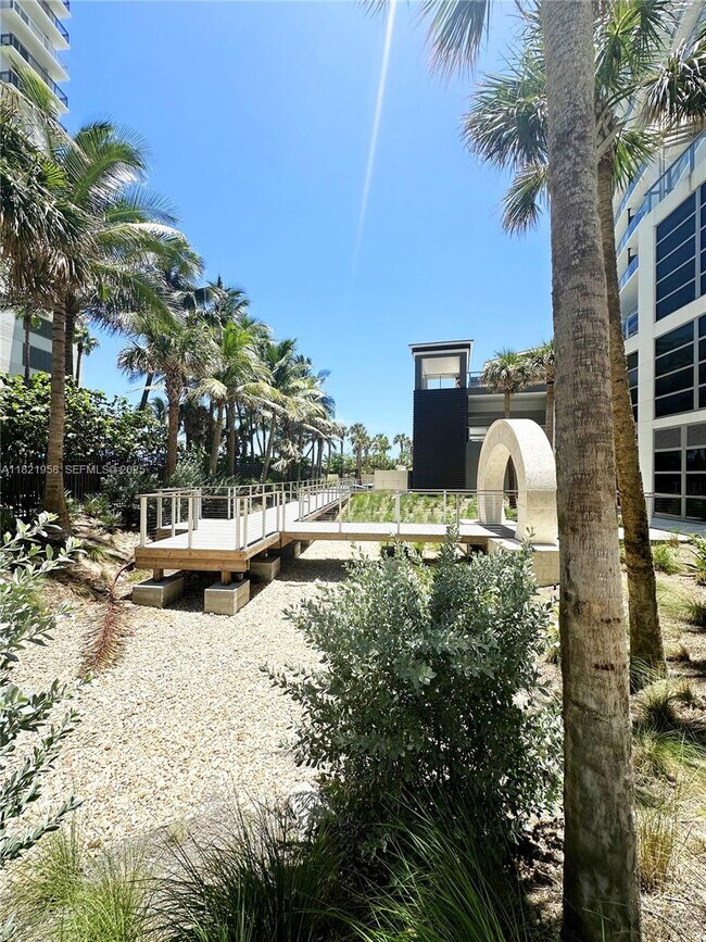 Building Photo - 3100 N Ocean Dr