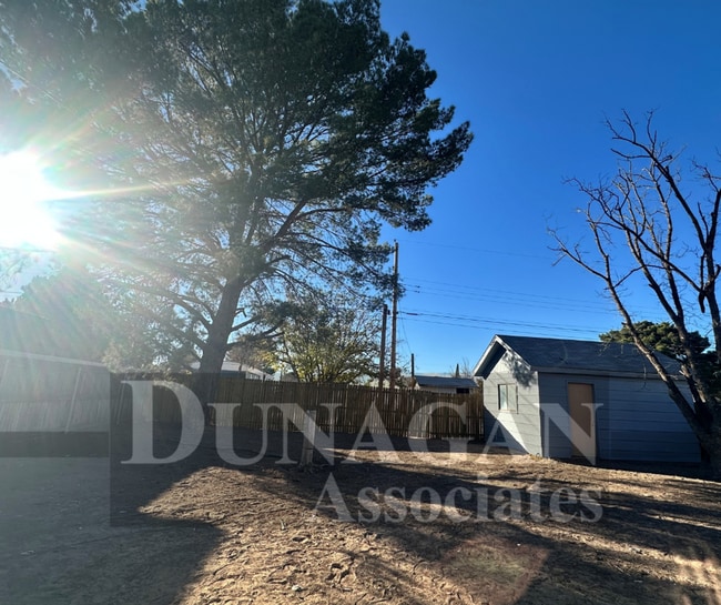 Building Photo - 4 Bedroom - 2 Bath Home Pet Friendly