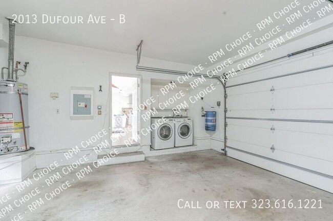 Building Photo - Large 4bd/2.5 bath Townhouse