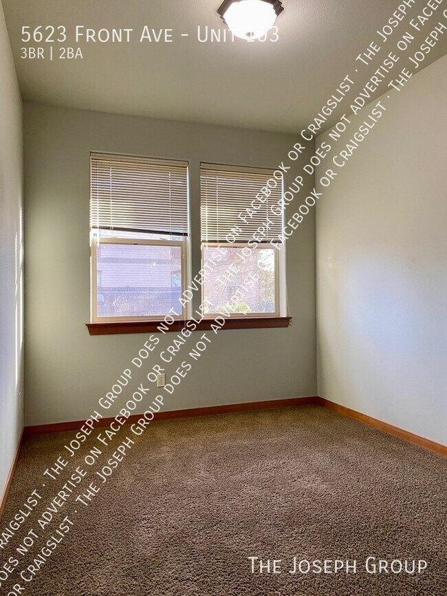 Building Photo - 5623 Front Ave