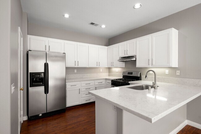 Building Photo - Gorgeous 3 Bedroom Chula Vista Home!