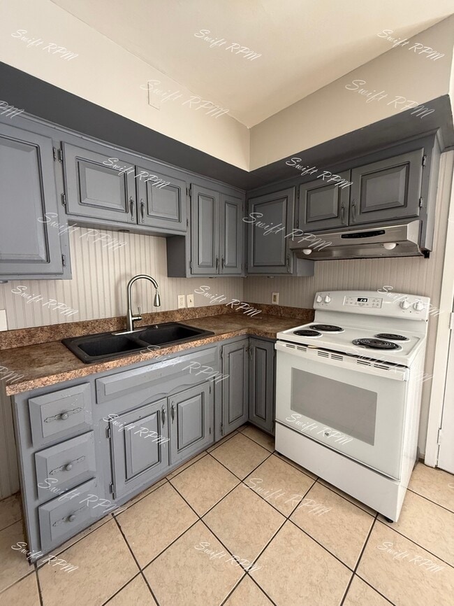 Building Photo - 7003 E 113th St