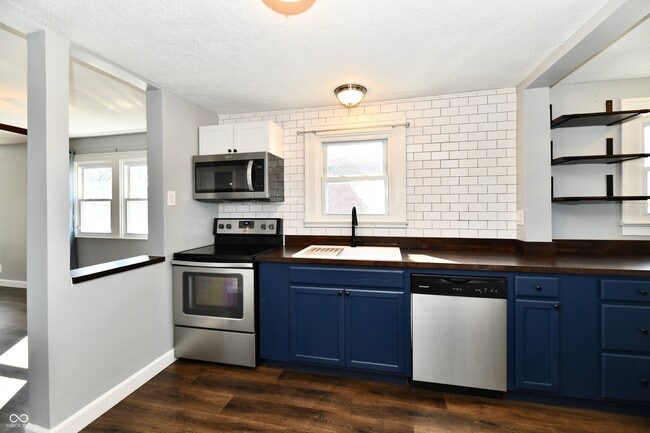 Building Photo - 6186 Evanston Ave