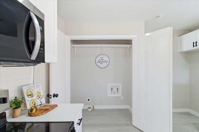 Building Photo - "Spacious 3-Bed, 2-Bath Gem with 2,155 Sq. Ft. on University Drive in Arlington, TX!"