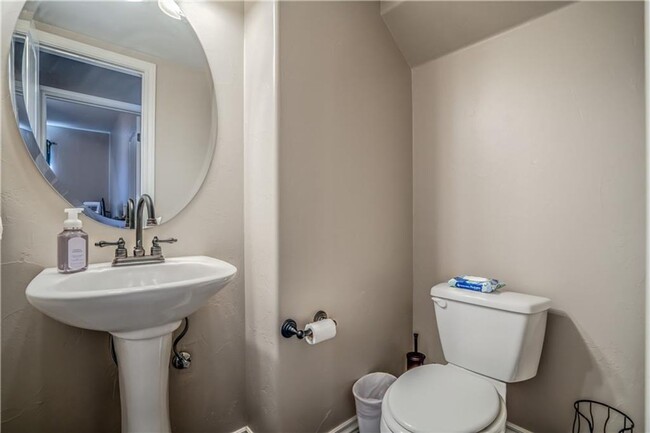Building Photo - Deer Creek Schools + 4 bedroom + Gated Com...