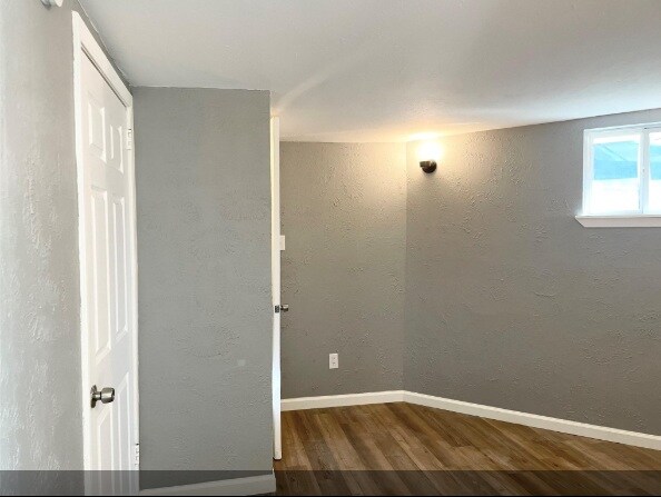 Building Photo - 7515 Bayway Dr