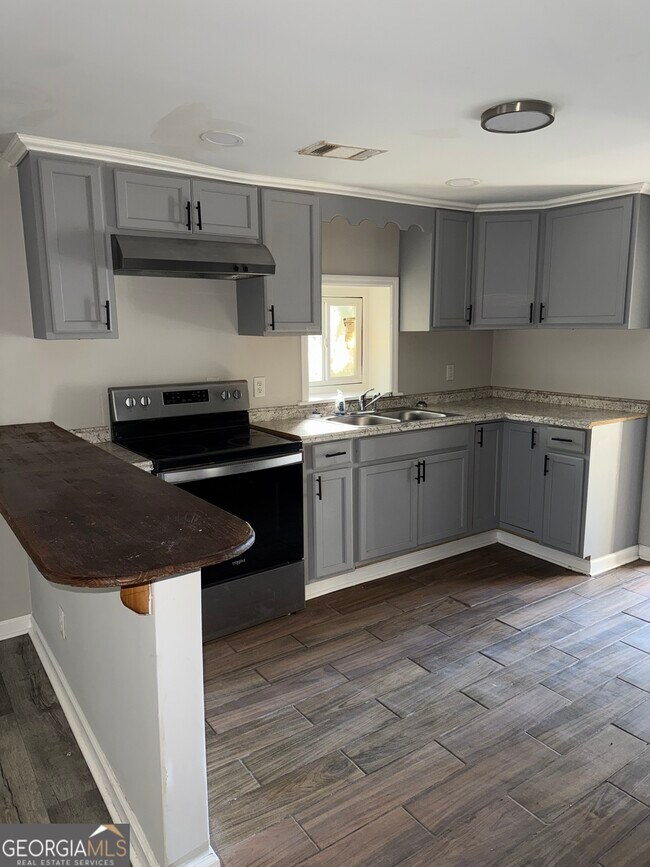 Building Photo - 1206 E Roosevelt Ave