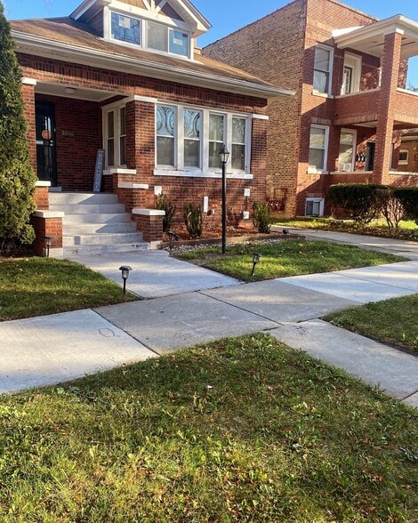 Primary Photo - 8027 S Kimbark Ave