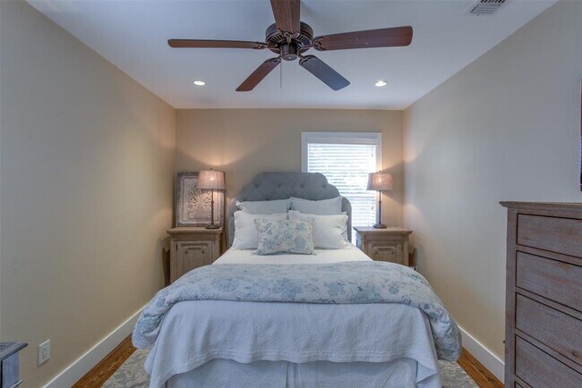 Building Photo - 2105 Rockridge Terrace