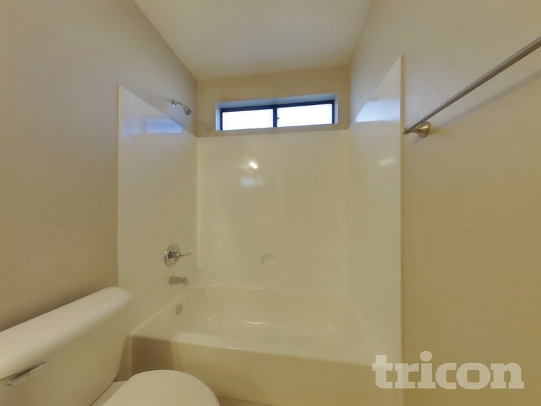 Building Photo - 7631 W Cheryl Dr