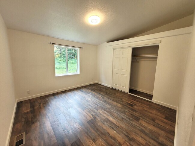 Building Photo - Country Home in secluded Mosquito Lake Rd ...