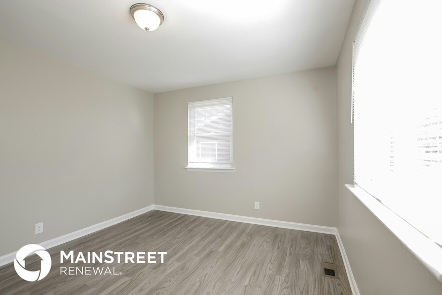 Building Photo - 1913 Finchley Dr