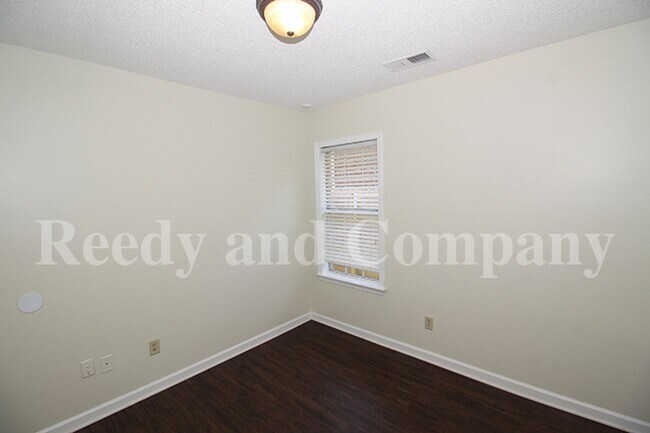 Building Photo - 7063 Parkbrook Ln