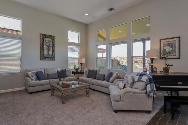 Building Photo - 3 bedroom home plus private one bedroom Ca...