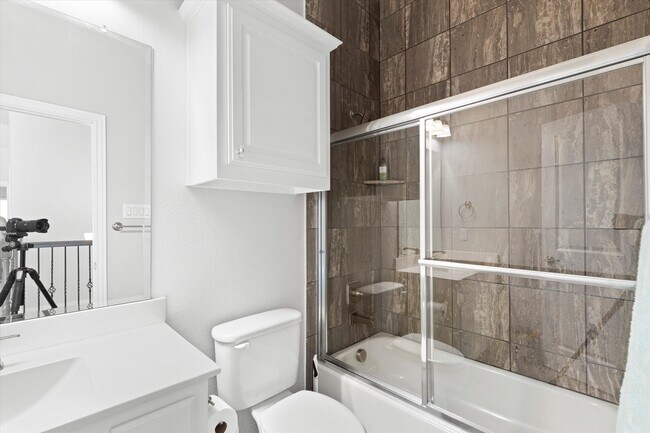 Building Photo - 1412 Summer Ln