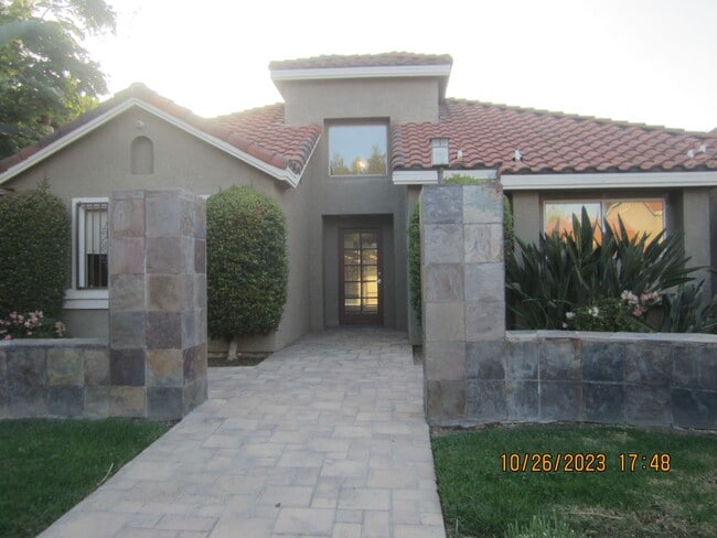 Building Photo - Mission Grove Beauty