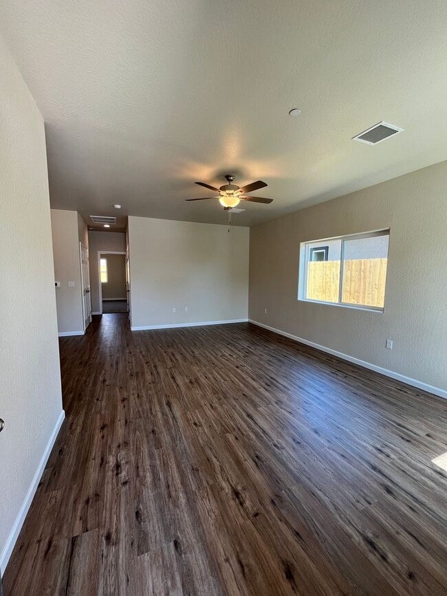 Building Photo - 4267