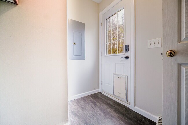 Building Photo - "Charming 3-Bedroom Retreat with 2 Full Baths in Gastonia - Your Cozy Haven Awaits!"