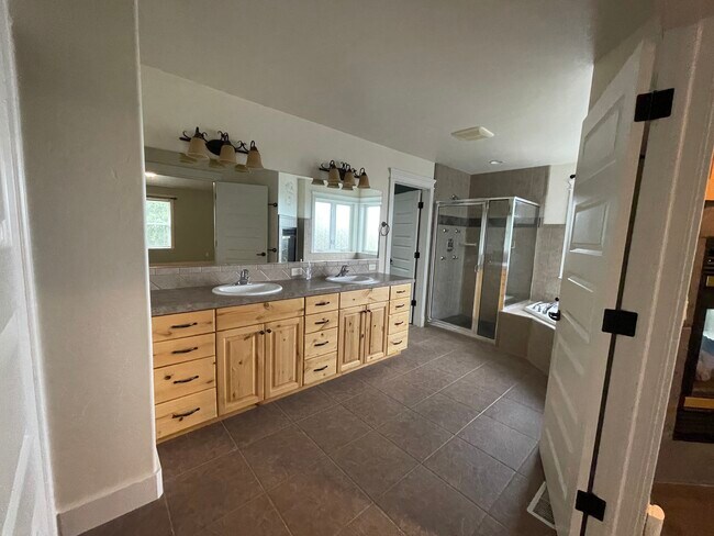 Building Photo - 2009 Autumn Ln