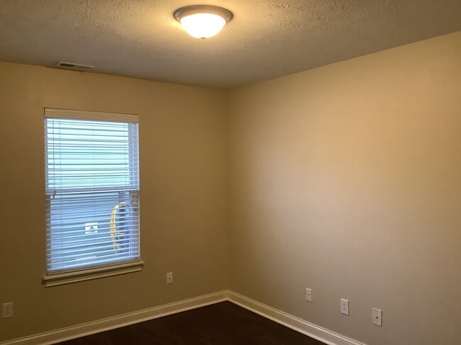 Building Photo - 681 Bridgebend Run