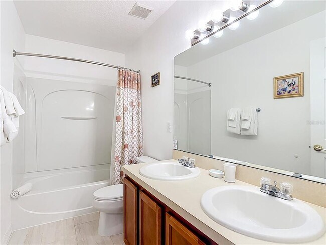 Building Photo - 228 Cassia Dr