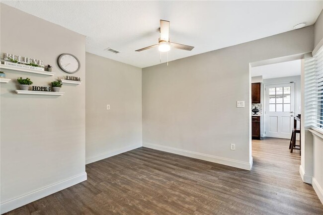 Building Photo - 4320 S Cameron Ave