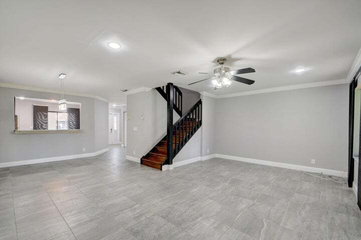 Building Photo - 1105 Maplewood Dr