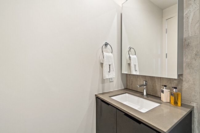 Building Photo - 44 East Ave