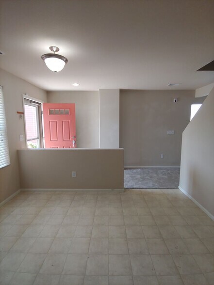 Building Photo - 392 Montgomery Dr