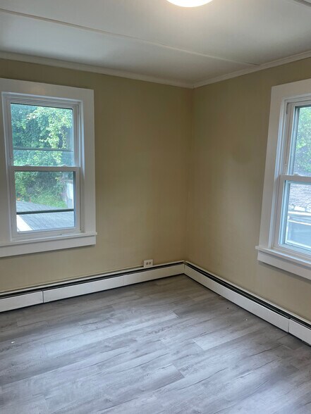 Building Photo - 207 Gorham Ave
