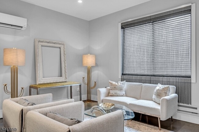 Building Photo - 10 McCready's Alley