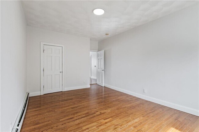 Building Photo - 418-418 Admiral St