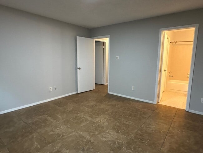 Building Photo - Freshly Transformed 3 bedroom home - Open To Section 8