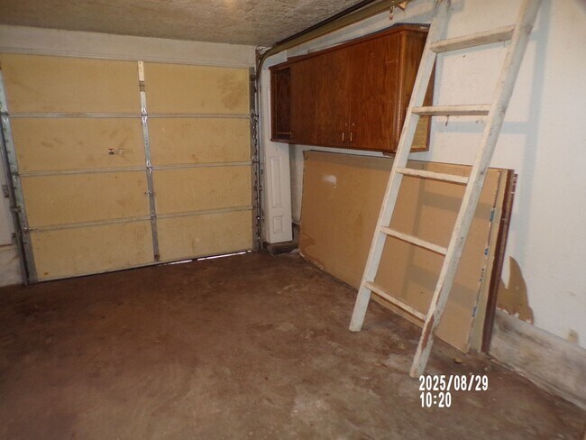 Building Photo - 1424 NW Logan Ave