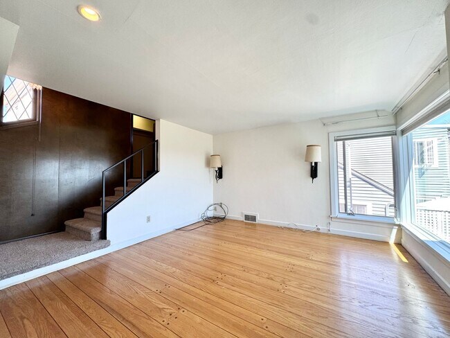 Building Photo - Hawthorne Hills Home